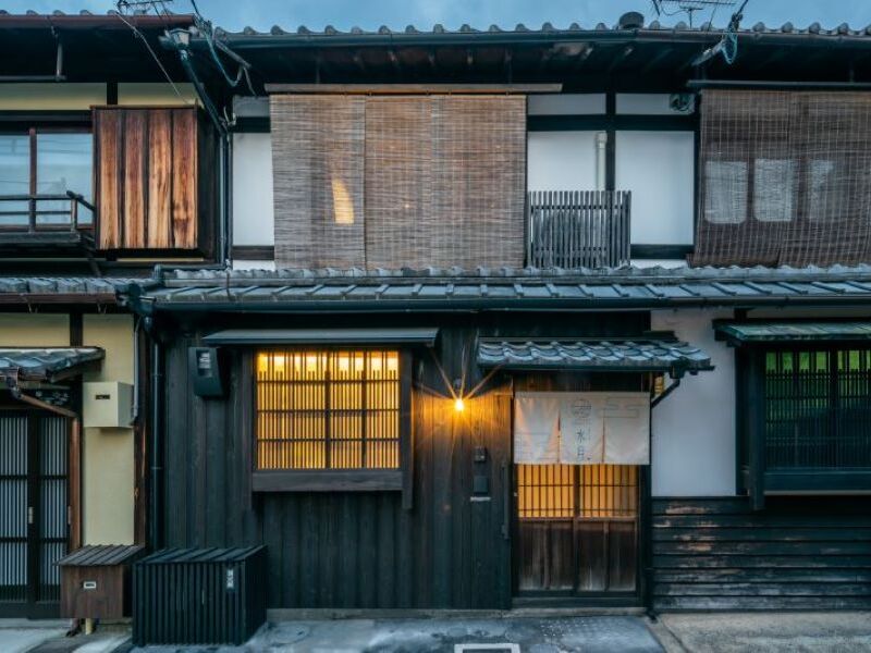 伝統家屋である町家を活用したホテルの予約管理スタッフ