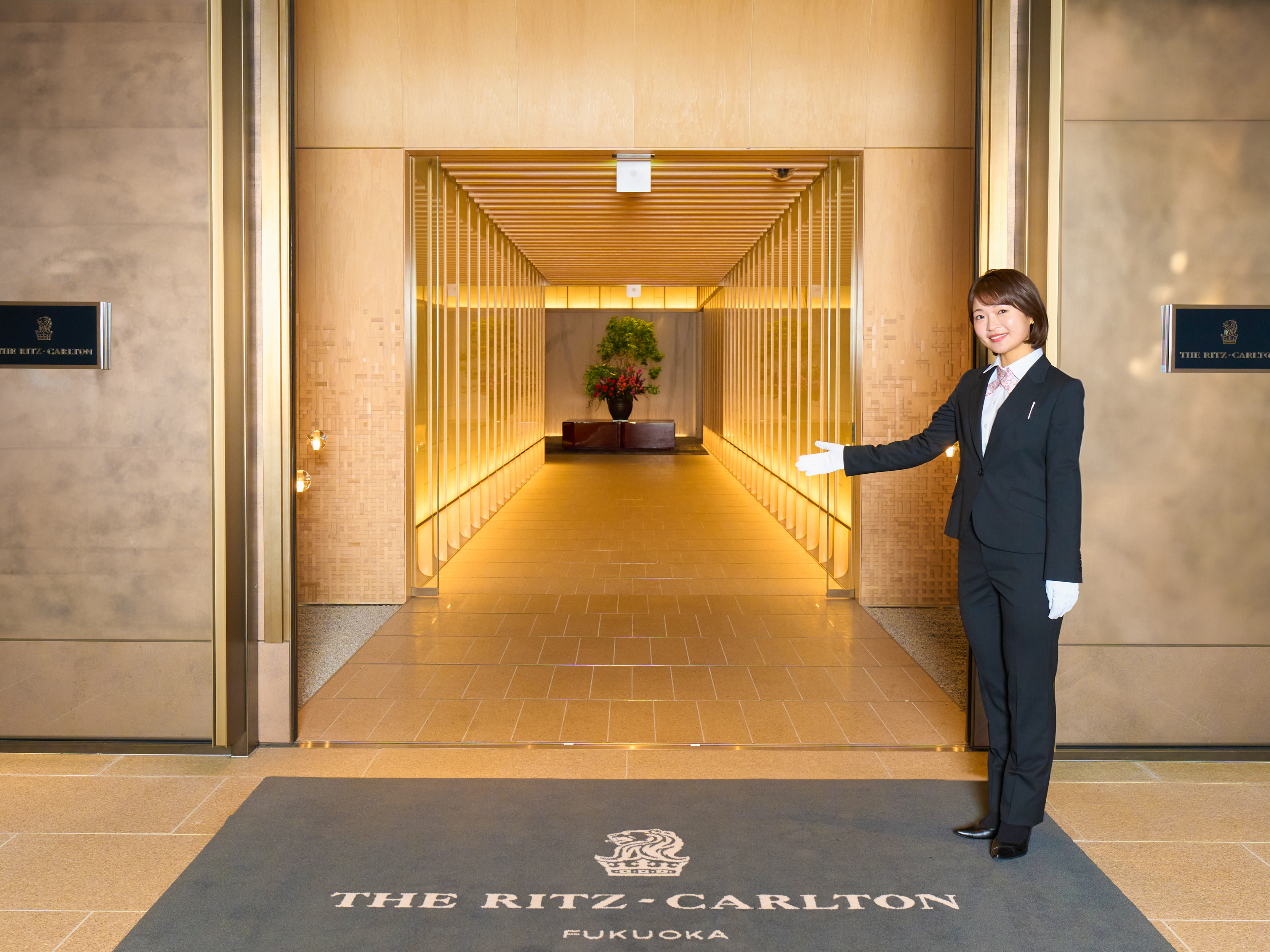 九州初の5つ星ホテル『ザ・リッツ・カールトン福岡』にてお客様をお出迎えする『エントランスクルー』を大募集！