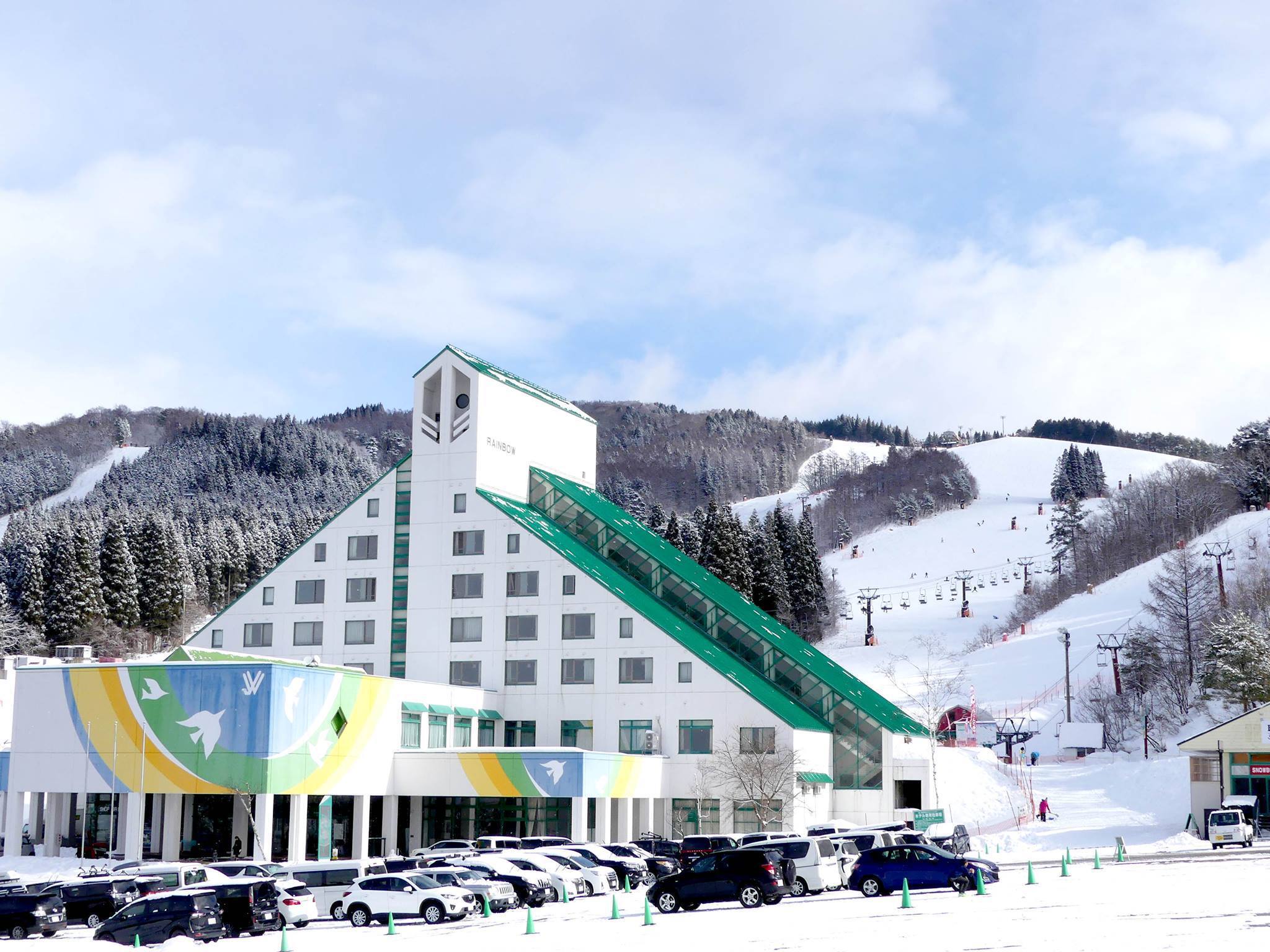 【冬季限定】働きながらスキーやスノボを楽しめる！スキー場併設ホテルのアルバイト大募集！