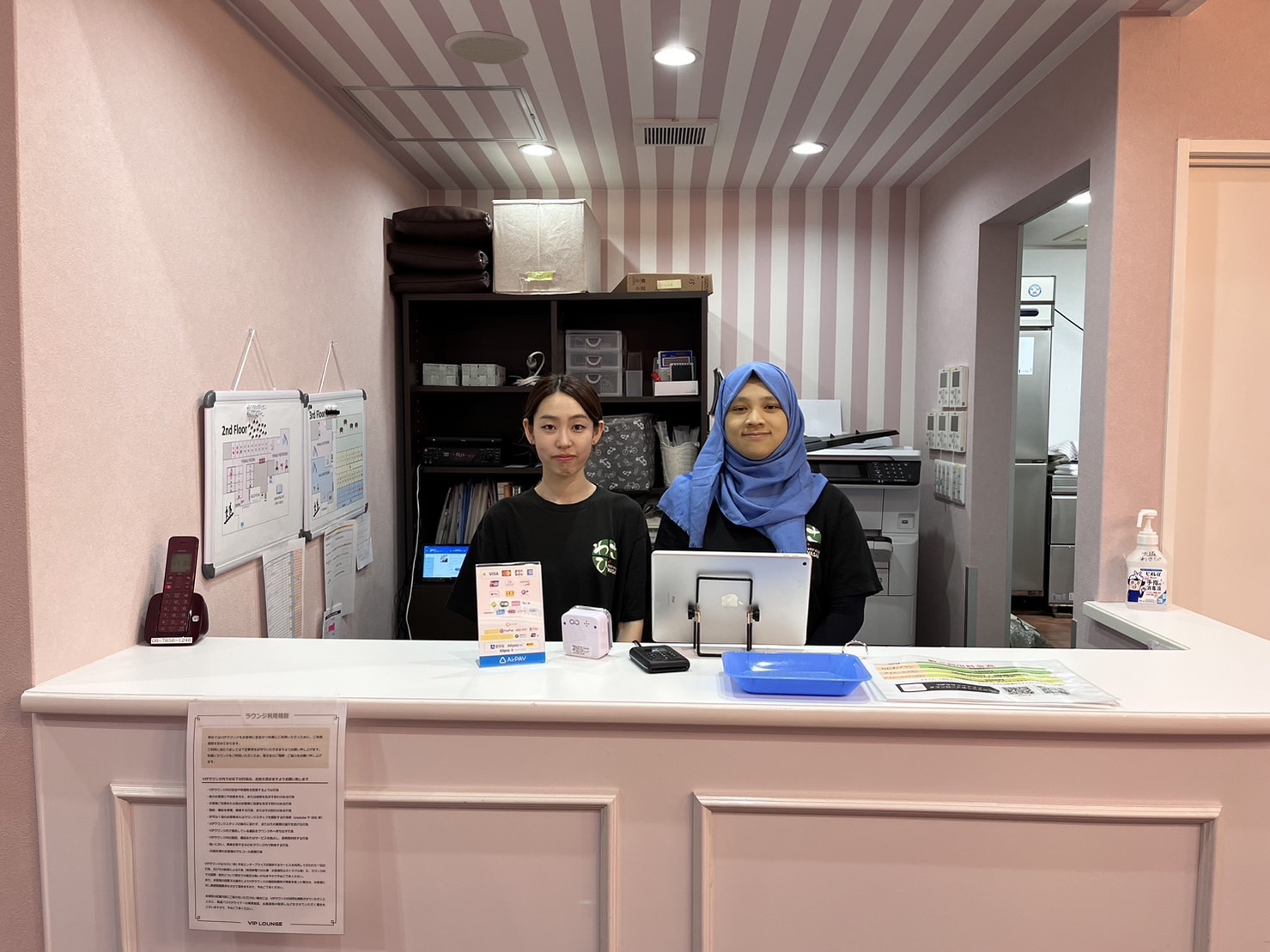 [社員]大阪なんば外国人旅行者向けゲストハウス〈CAFE＆Hostelきみといちご〉グランドオープニングスタッフ募集/大阪